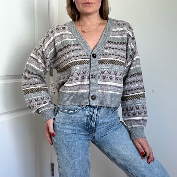 Fair Isle V-Neck Crop Cardigan - Picture 2 of 8